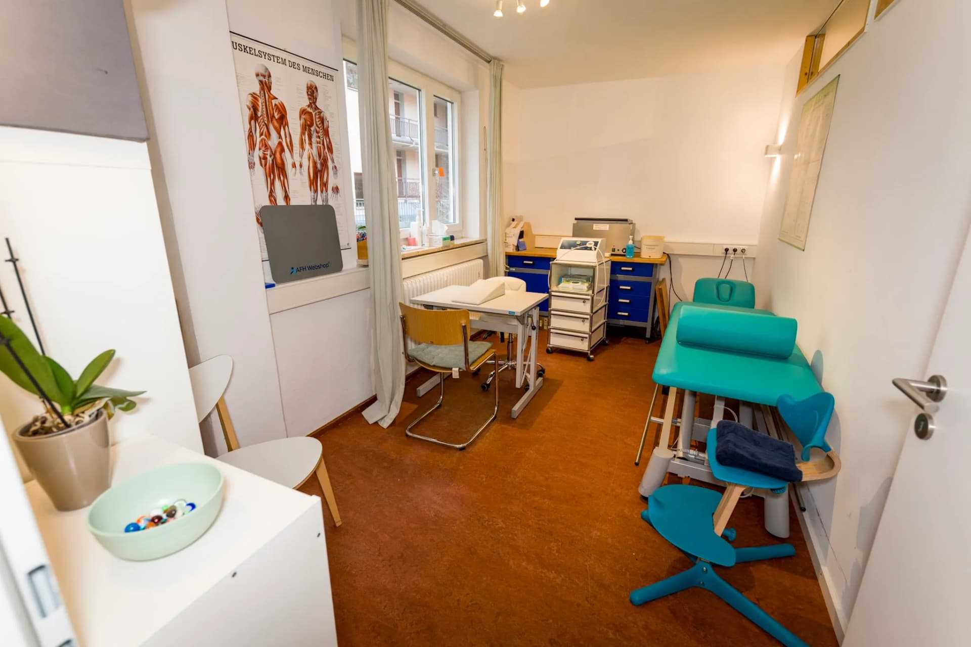 Behandlungsraum in der Praxis Rotkreuzplatz